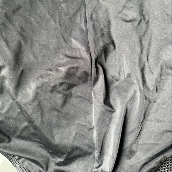 MIRACLESUIT Women’s Kashmir Enchant One Piece Swimsuit, Size 12 - Picture 8 of 10